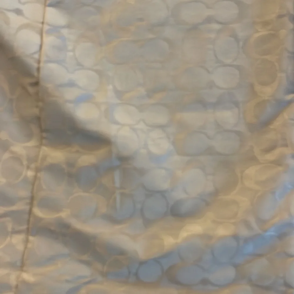 Coach trench coat size large… excellent condition with no holes tears or fading - Picture 3 of 7